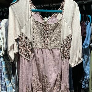 Gimmicks by BKE Bohemian Style Lace and Patterned Blouse Size Medium